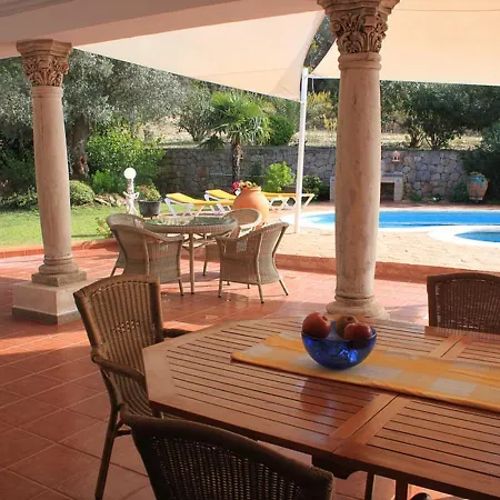 Tranquil Mansion In With Swimming Pool *