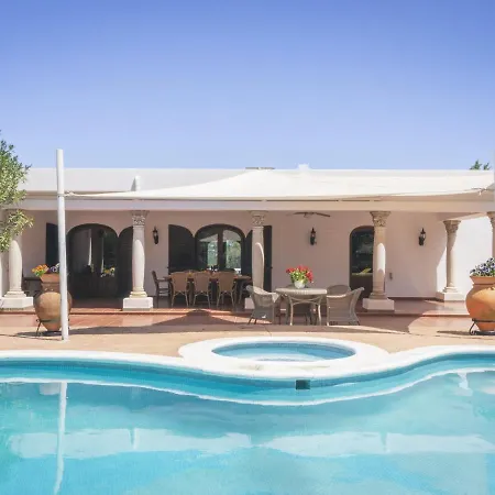 Casa de Férias Tranquil Mansion In With Swimming Pool *