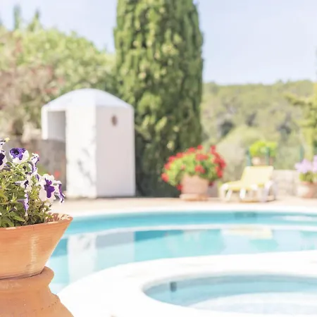 Tranquil Mansion In With Swimming Pool