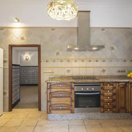 Hébergement de vacances Tranquil Mansion In With Swimming Pool