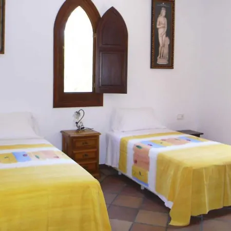 Hébergement de vacances Tranquil Mansion In With Swimming Pool