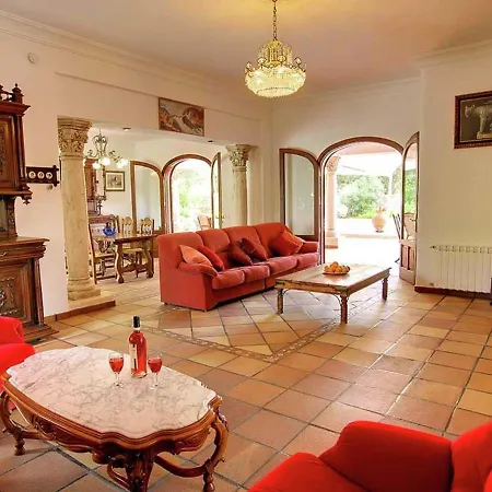 Hébergement de vacances Tranquil Mansion In With Swimming Pool *